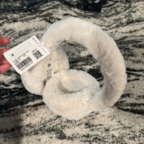 Lululemon Fleece Earmuffs/Mittens Set NWT - Picture 6 of 6